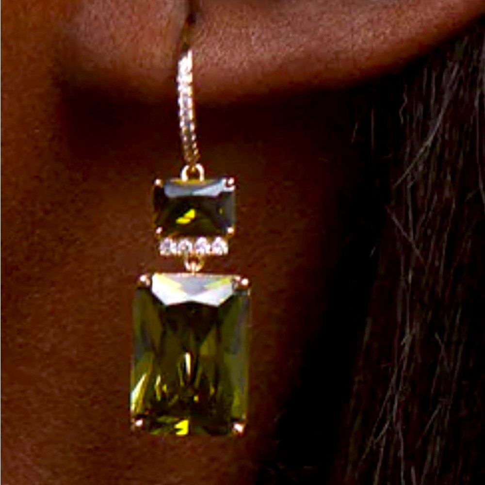 Limited Gorgeous Brand new from 🇫🇷 rare green earrings with crystals. Must have! - Picture 2 of 16